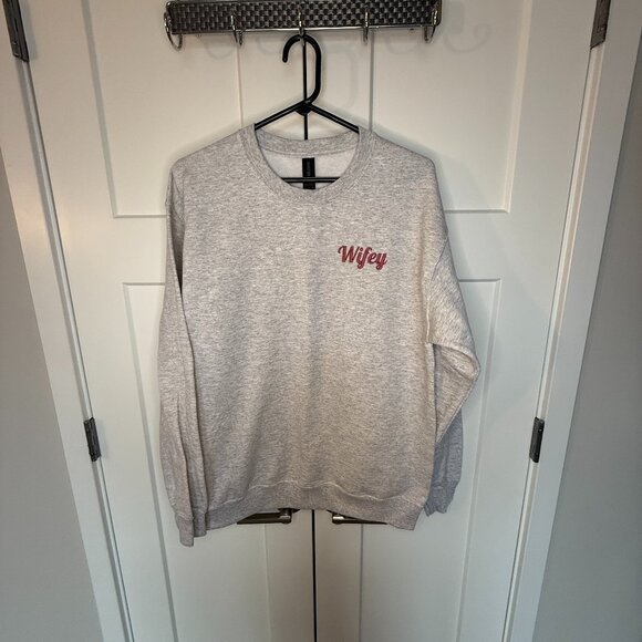 Gildan Tops - Gildan Heavy Blend Women's Wifey Embroidered Gray Fleece Crewneck Size M New